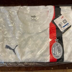 NWT - Men’s Puma Fly Emirates Soccer Jersey